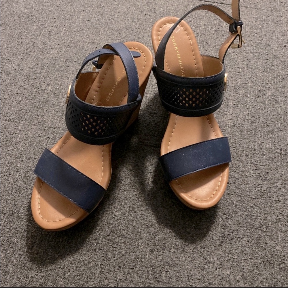 Condition: Used (normal wear) $15 Tommy Hilfiger size 6